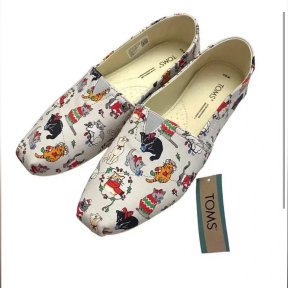 NWT TOMS Belmont Light Gray Holiday/ Christmas Cats slip on shoes in size 7.5